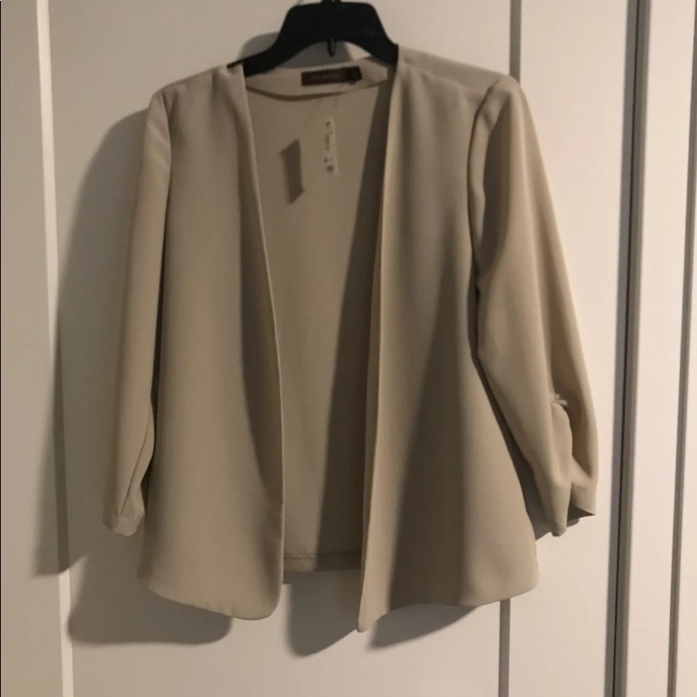 Cream Blazer - size Medium. NWT